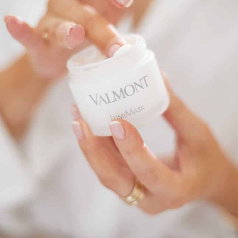 Luminosity, η skincare εκδοχή μιας επεξεργασμένης selfie, από την Valmonte