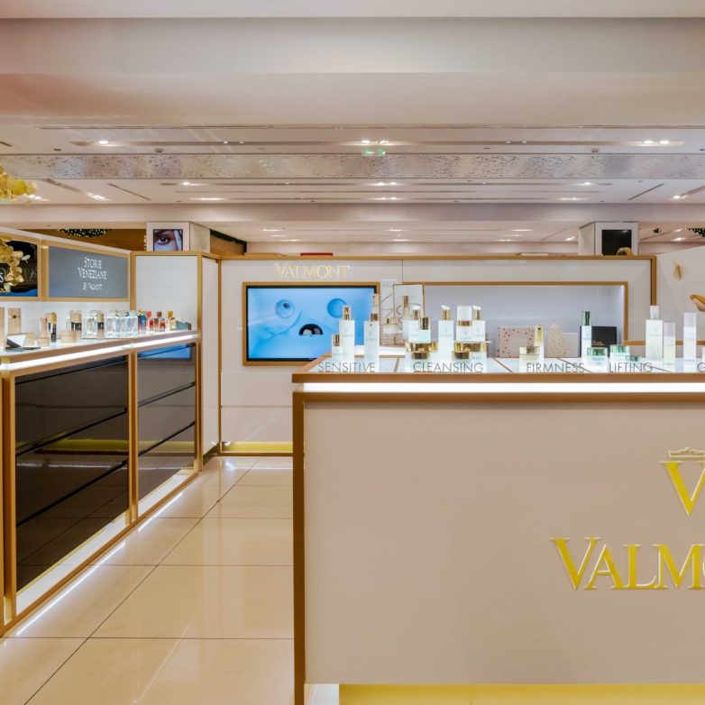 H Valmont εγκαινίασε το πιο λαμπερό corner στο attica Golden Hall