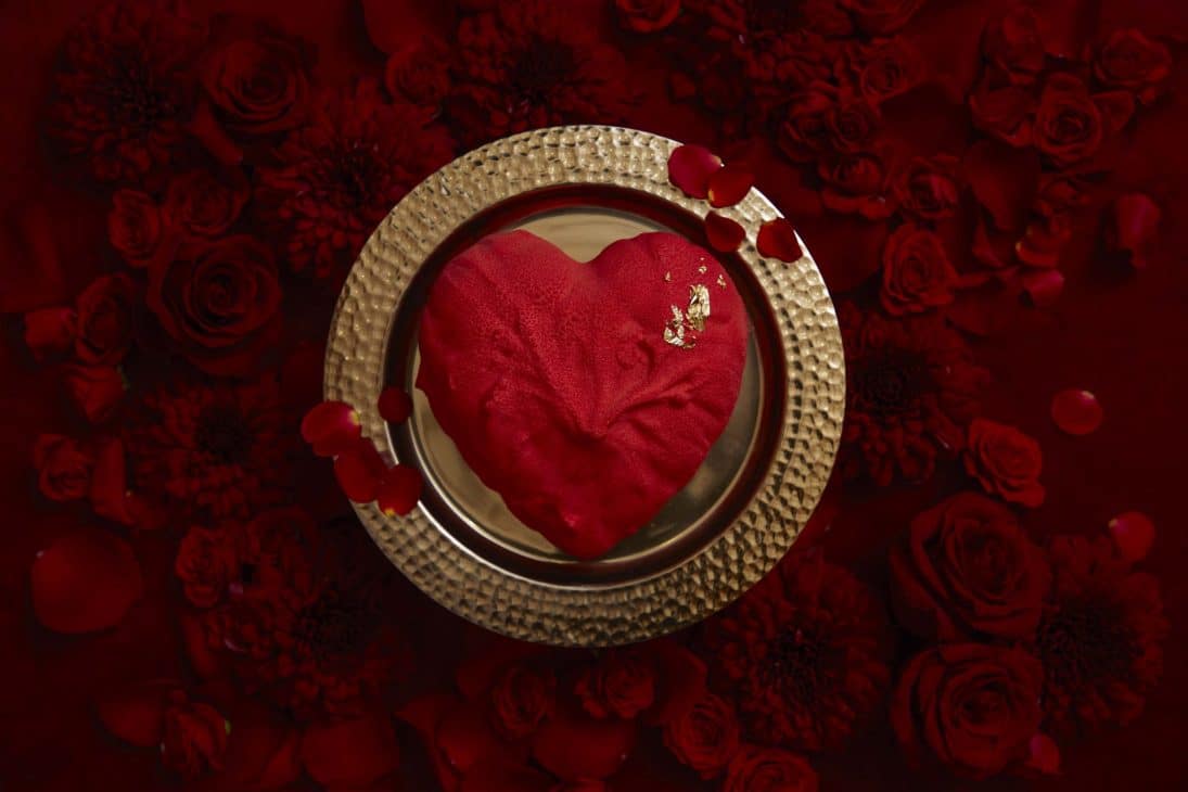 valentine dessert red heart 03.02.238730 Προτάσεις για μια ρομαντική εμπειρία στο Ξενοδοχείο Μεγάλη Βρεταννία 