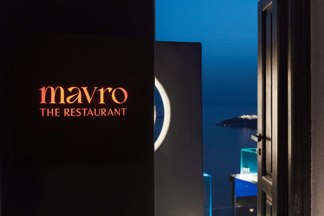 1Mavro Το Kivotos Santorini υποδέχεται τον Δημήτρη Κατριβέση στο Mavro Restaurant
