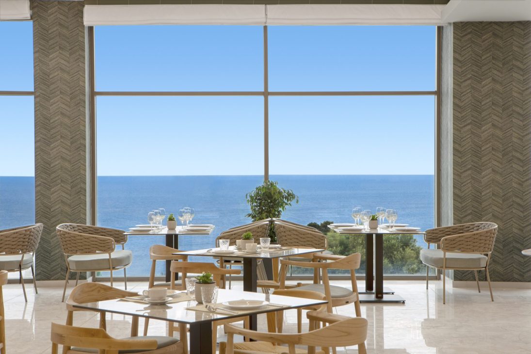 Infinity Restaurant 2 Ajul Luxury Hotel & Spa Resort: Το νέο ιερό ευζωίας στη Χαλκιδική