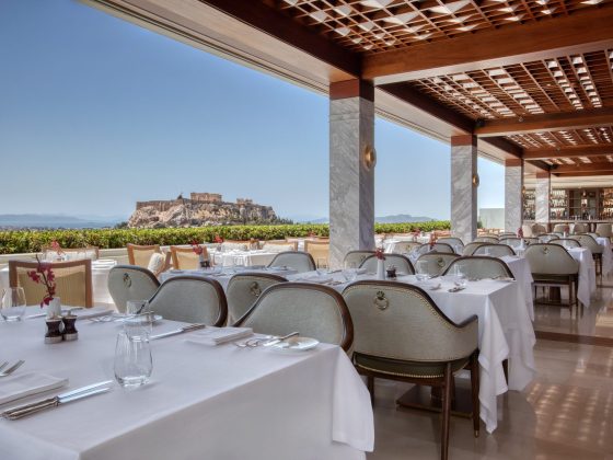 Το GB Roof Garden Restaurant, το αγαπημένο στέκι των Αθηναίων επιστρέφει κλασικό και μεγαλοπρεπές