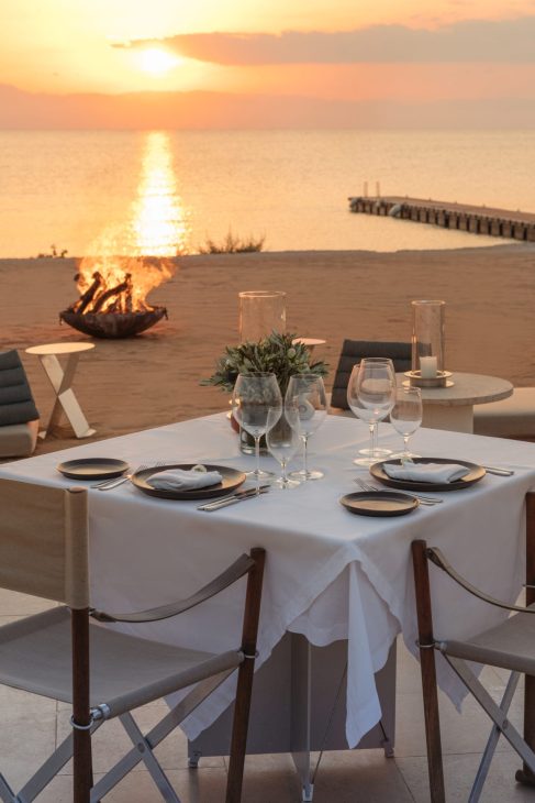 Amanzoe Greece Dining Private dinner Beach club Sunset 27172 Η διεθνής εικαστική έκθεση HANSHA στο Amanzoe