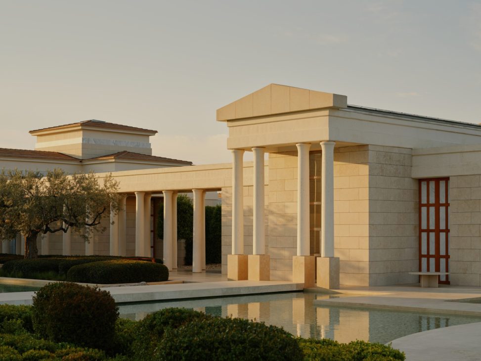 Amanzoe Greece Resort Views 42640 Η διεθνής εικαστική έκθεση HANSHA στο Amanzoe