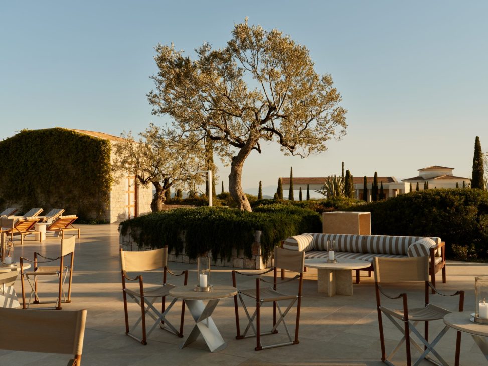 Amanzoe Greece Restaurant Nama 42656 Η διεθνής εικαστική έκθεση HANSHA στο Amanzoe