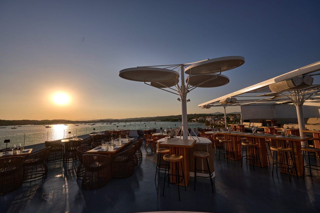 5.Qurio 3 Το Qurio, το δημοφιλές rooftop restaurant του Nikki Beach Resort συνεργάζεται με το Atole