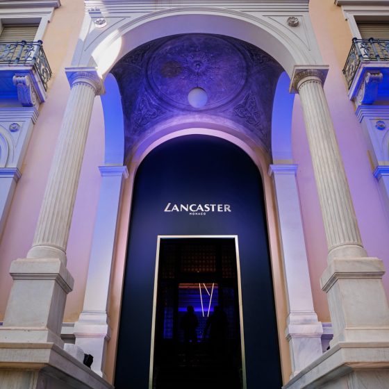 Η Lancaster παρουσίασε τρεις νέες skincare σειρές στην γκαλερί Alouche Benias